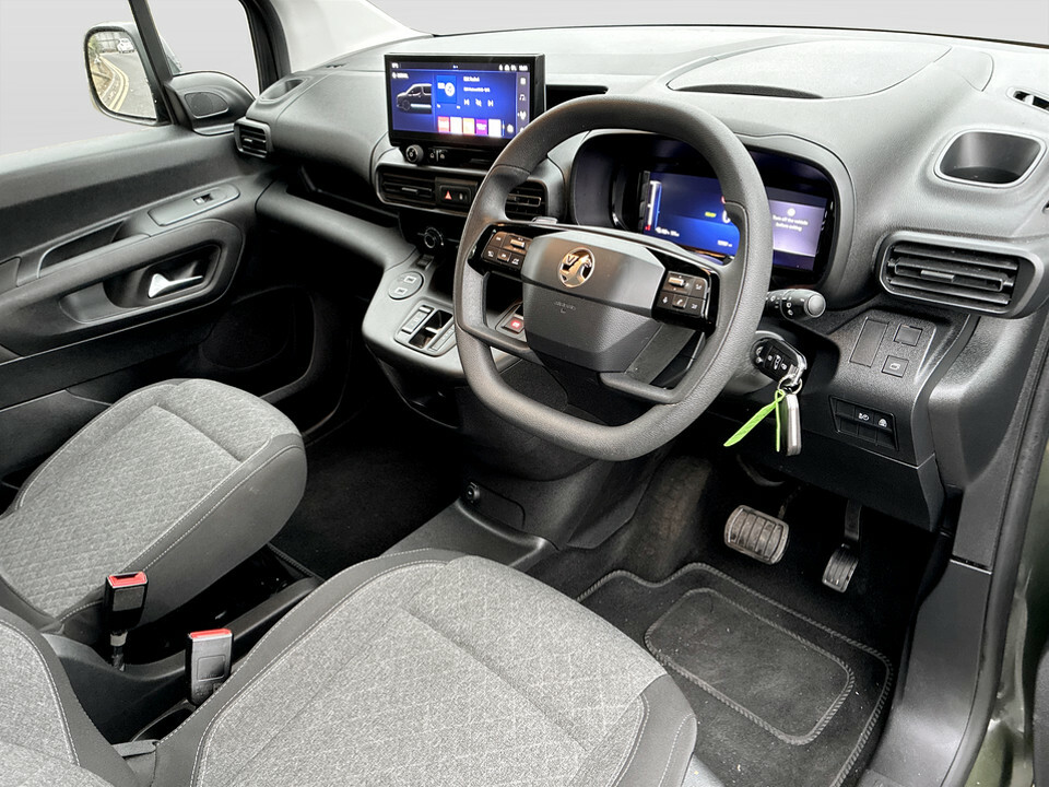 Vauxhall Combo-e Life Design XL Black #25