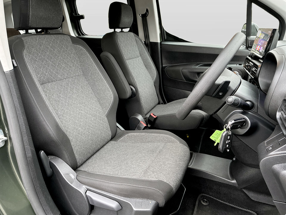 Vauxhall Combo-e Life Design XL Black #24