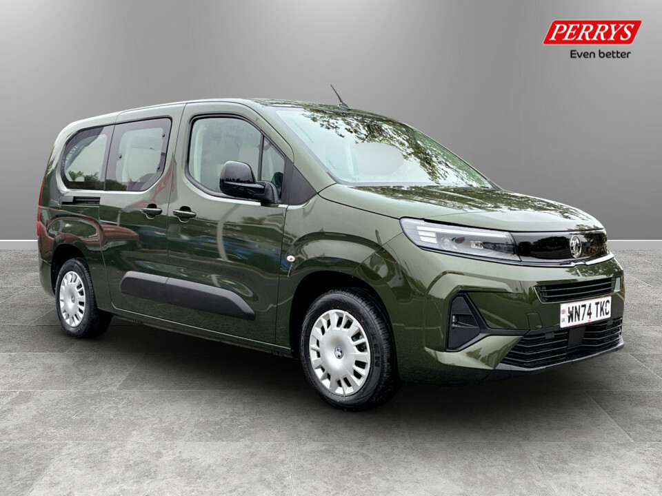 Vauxhall Combo-e Life 100Kw Design XL 52Kwh 7 Seat Green