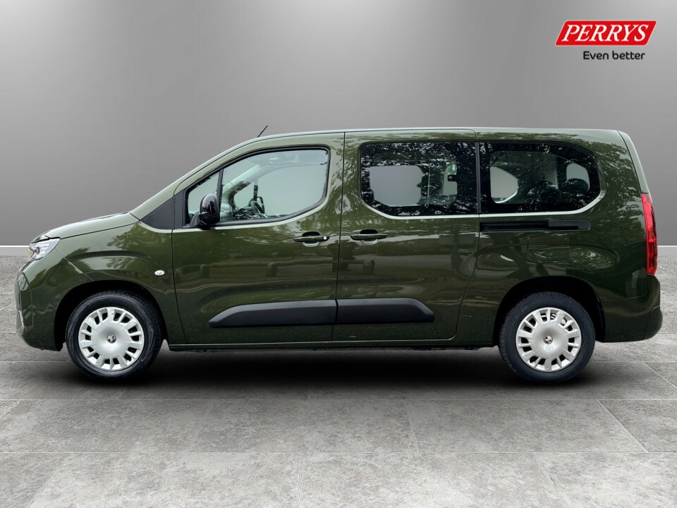 Vauxhall Combo-e Life 100Kw Design XL 52Kwh 7 Seat Green #4