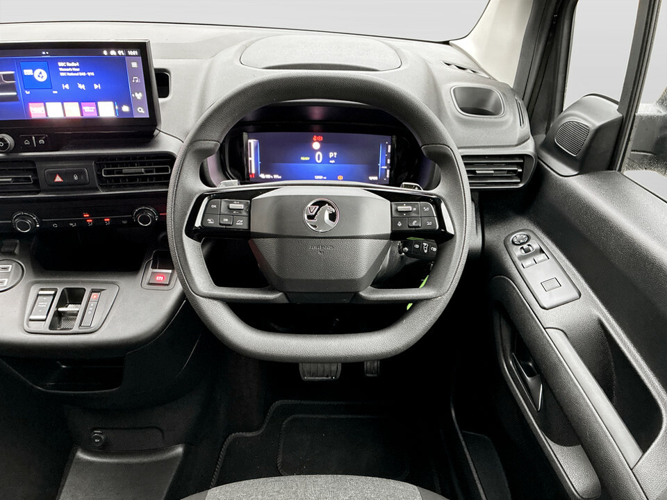Vauxhall Combo-e Life Design XL Black #16