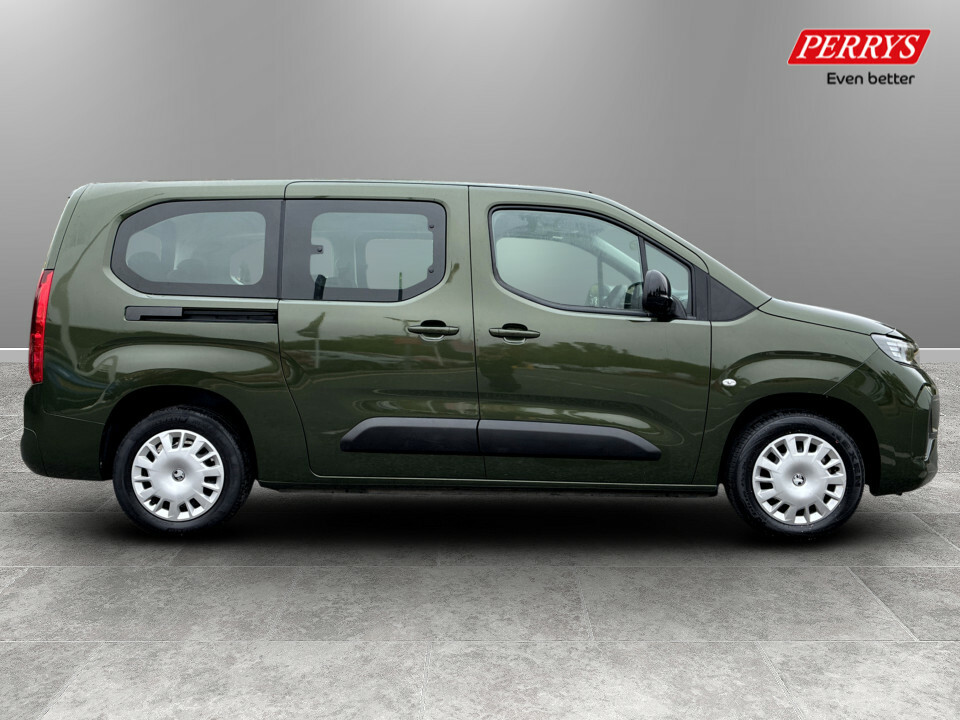 Vauxhall Combo-e Life Design XL Black #8