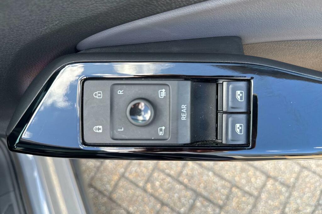 Volkswagen ID.5 Id5 Tech Pro Performance White #24