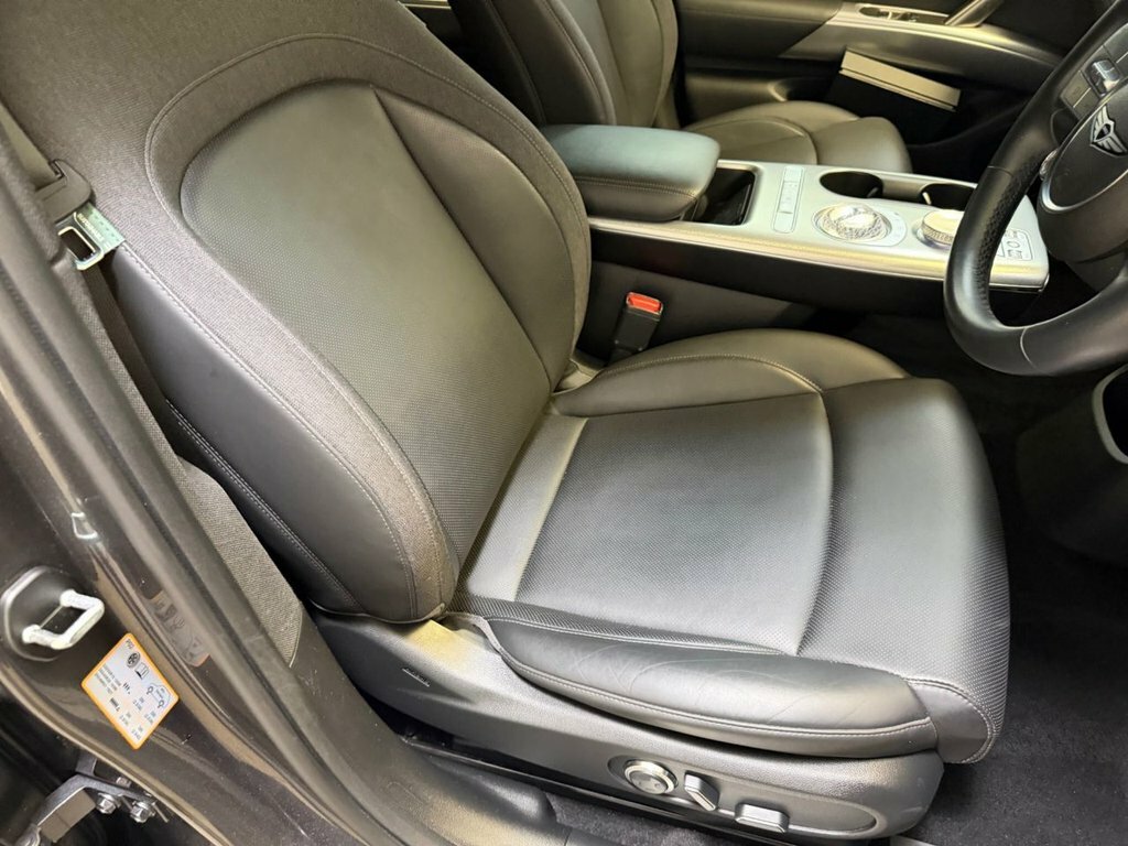 Genesis GV60 Premium Black #16