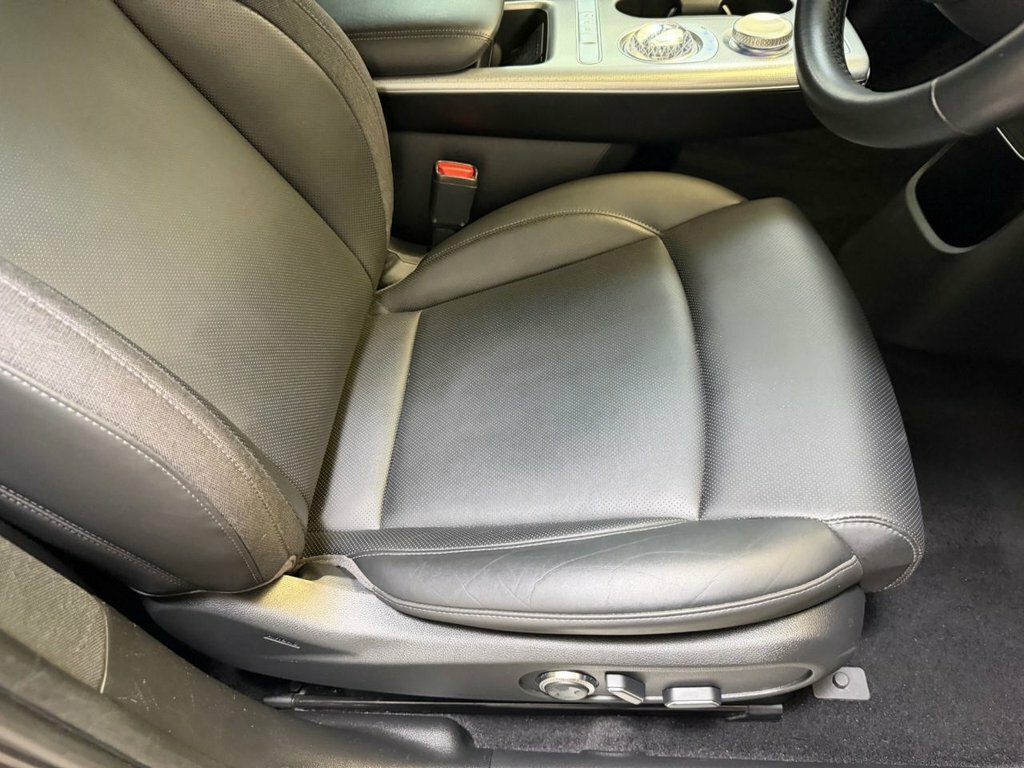 Genesis GV60 Premium Black #29
