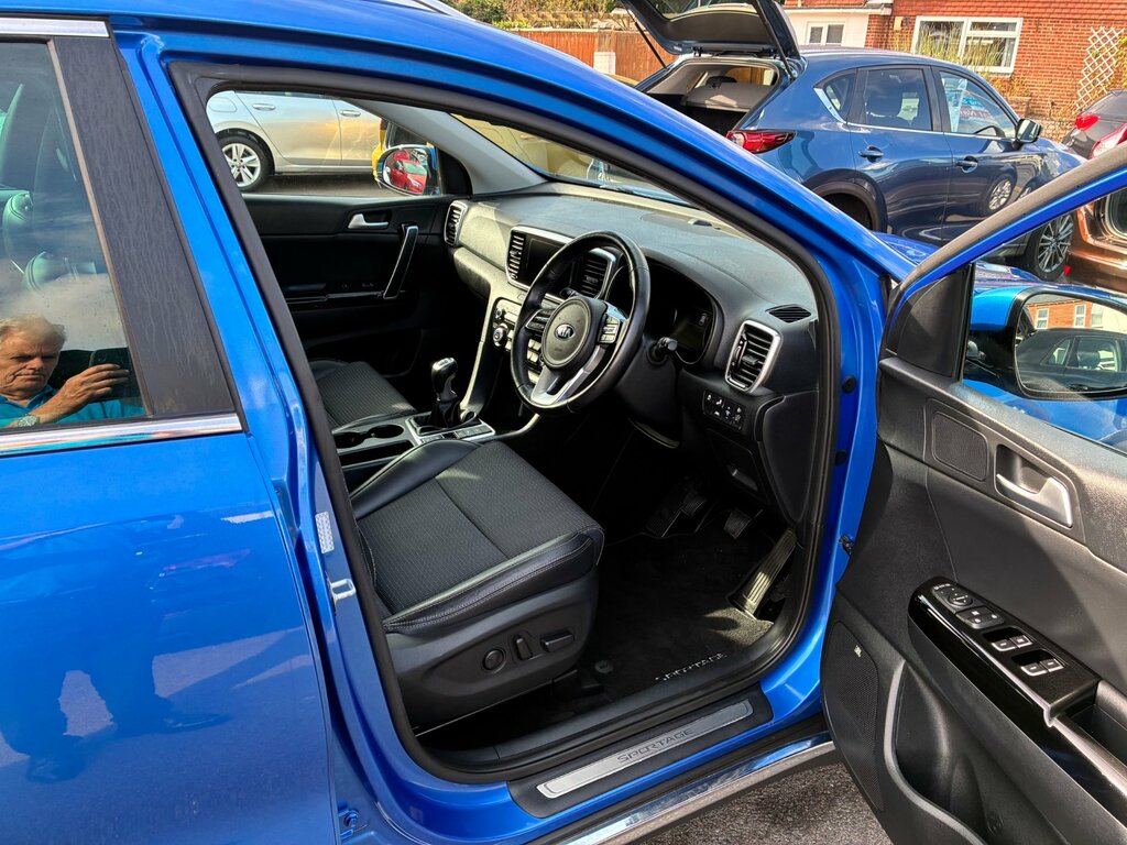 Kia Sportage Gdi Edition Suv 25 130 Bhp 1.6 6 M Blue