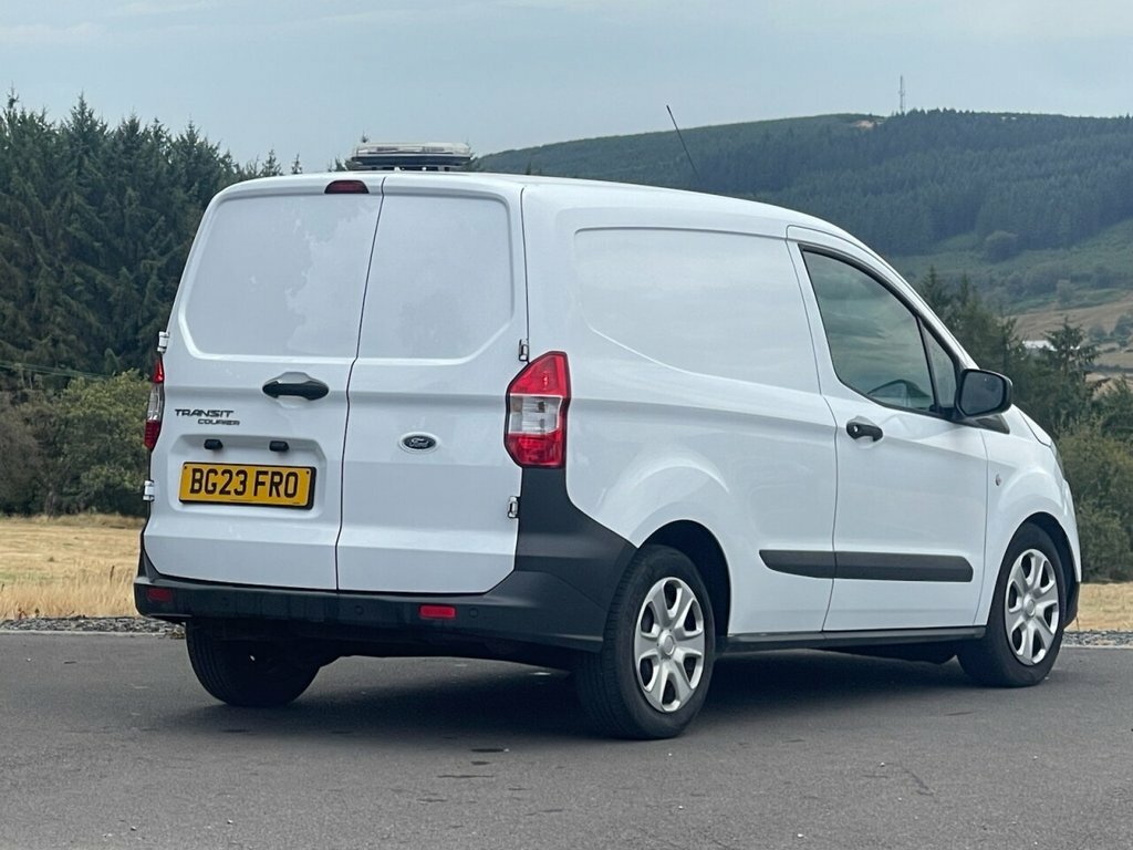 Ford Transit Courier 1.5L Trend White #4