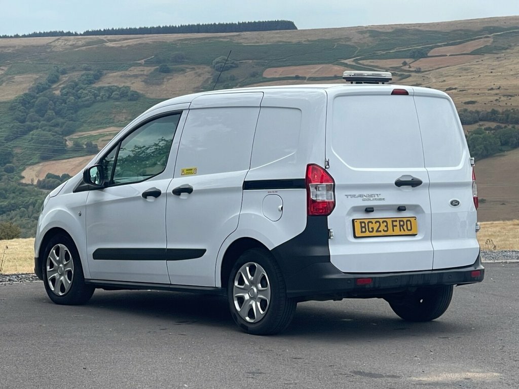 Ford Transit Courier 1.5L Trend White #5