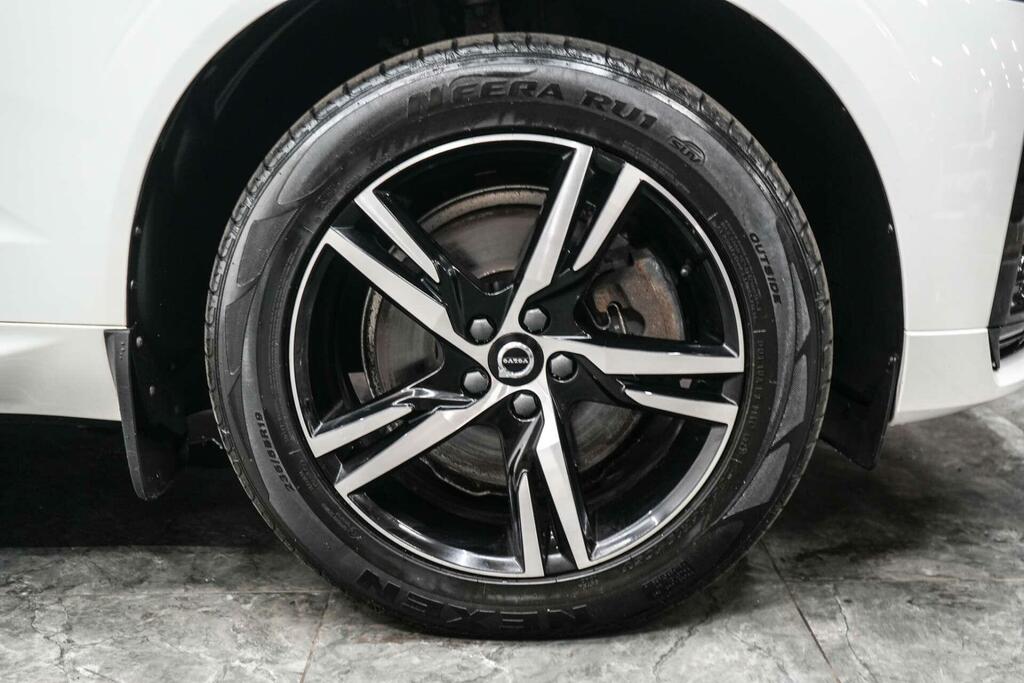 Volvo XC60 R-design White #6