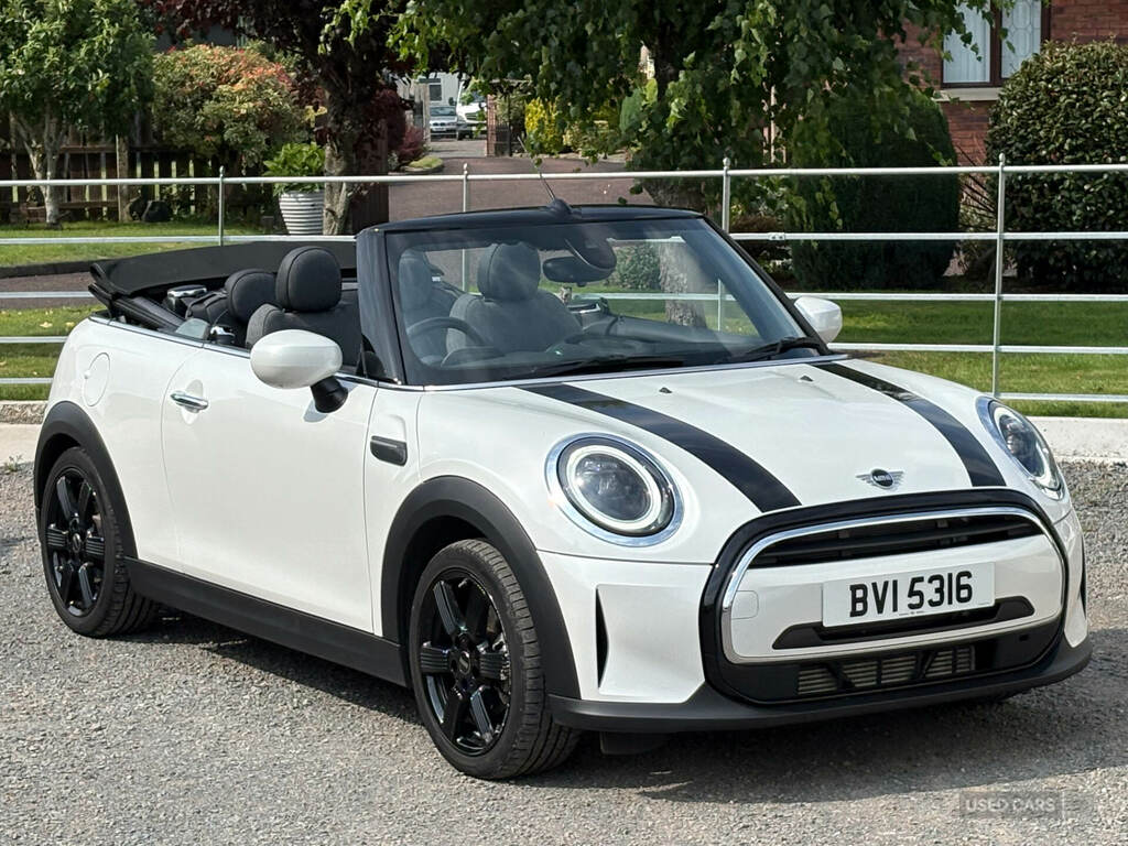 Mini Convertible 1.5 Cooper Classic White