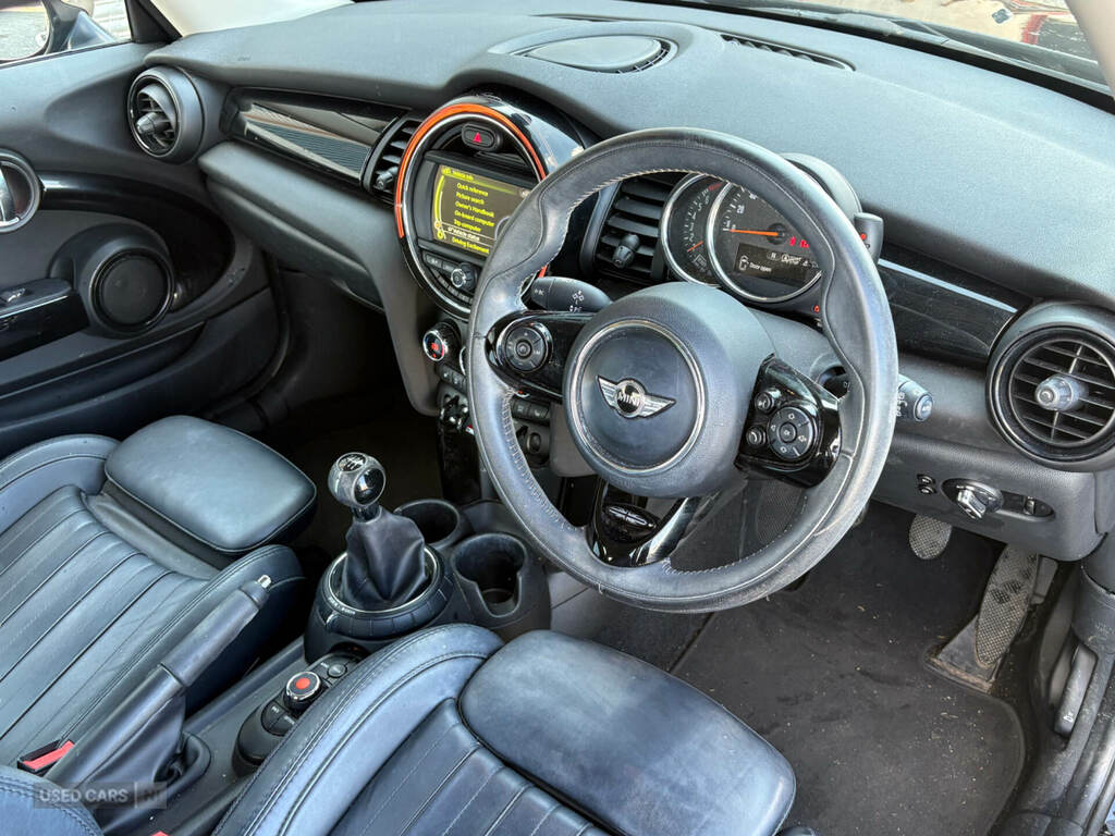 Mini Hatch 1.5 Cooper Seven Black #2
