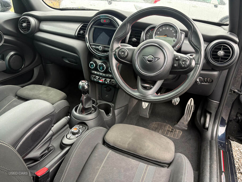 Mini Hatch 1.5 Cooper Sport II NL69JXO Black #2