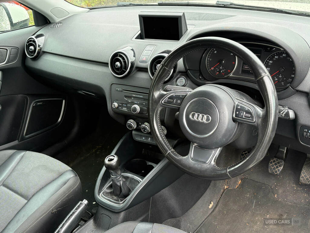 Audi A1 1.6 Tdi Sport White #2