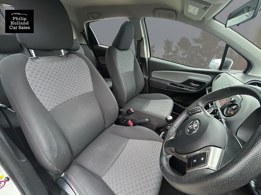 Toyota Yaris Hatchback IRZ5394 White #5