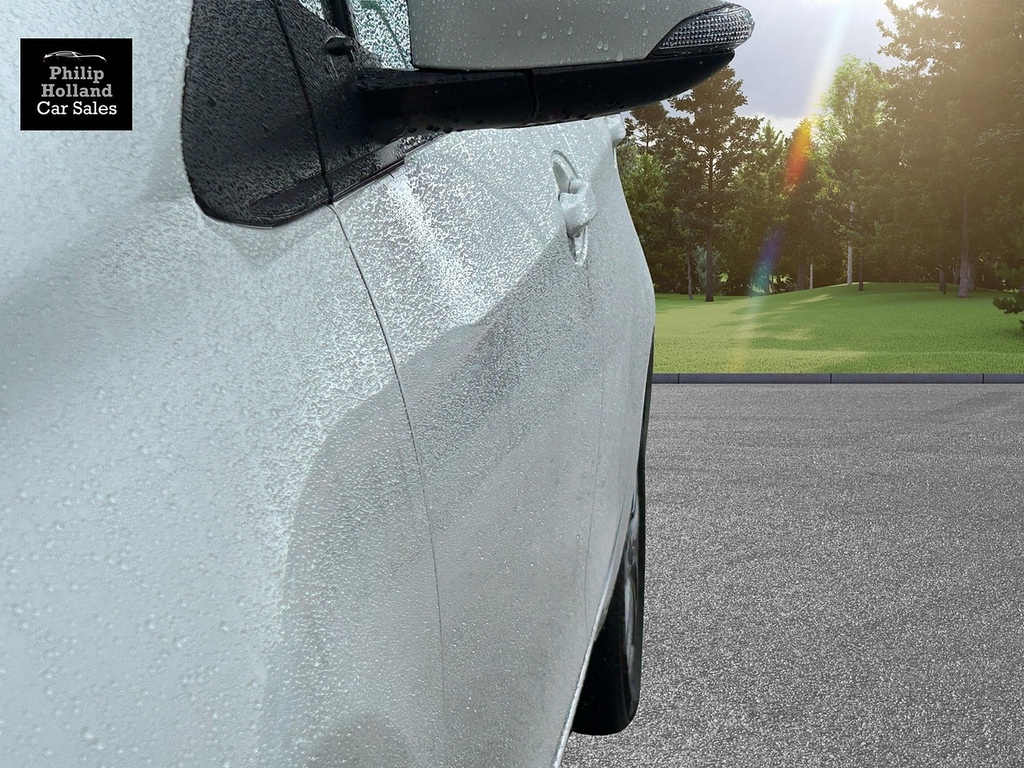 Toyota Yaris Hatchback IRZ5394 White #2