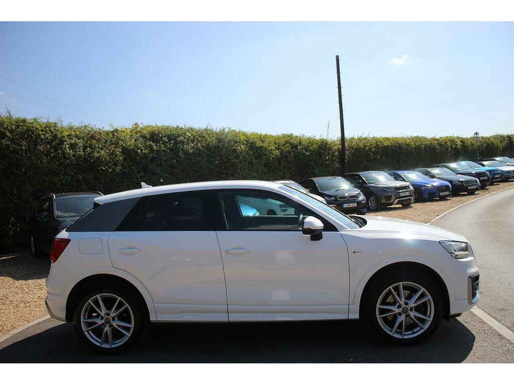 Audi Q2 Suv GP18NZR White #3