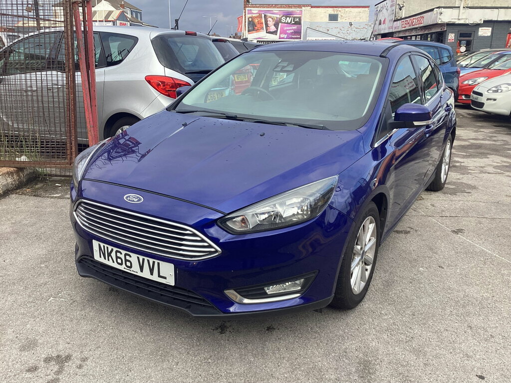 Ford Focus 1.5 Tdci Titanium Hatchback Euro NK66VVL Blue #4
