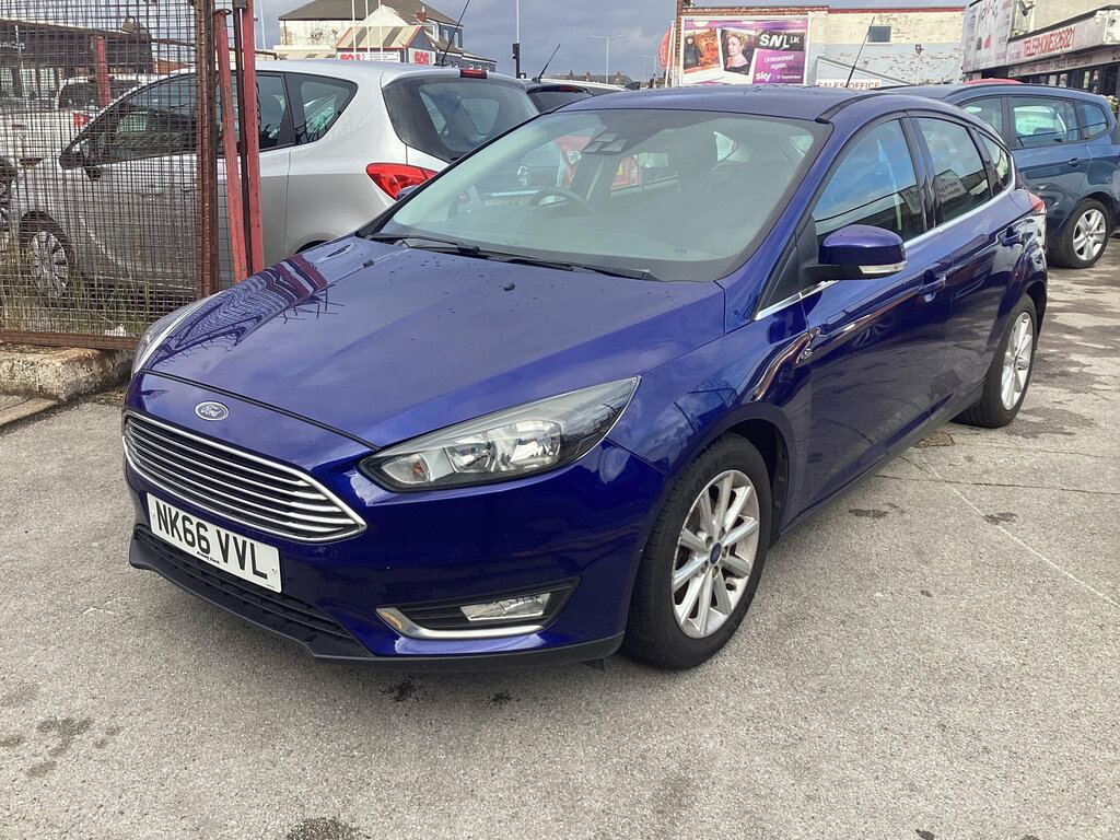Ford Focus 1.5 Tdci Titanium Hatchback Euro NK66VVL Blue #5