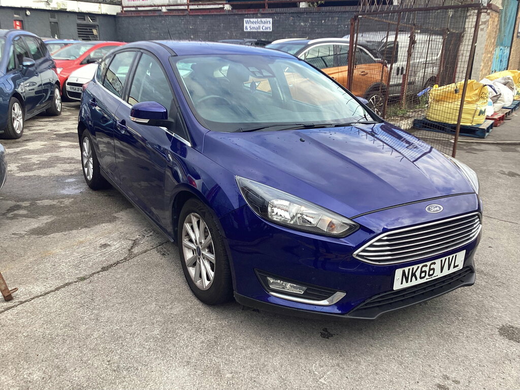 Ford Focus 1.5 Tdci Titanium Hatchback Euro NK66VVL Blue #3
