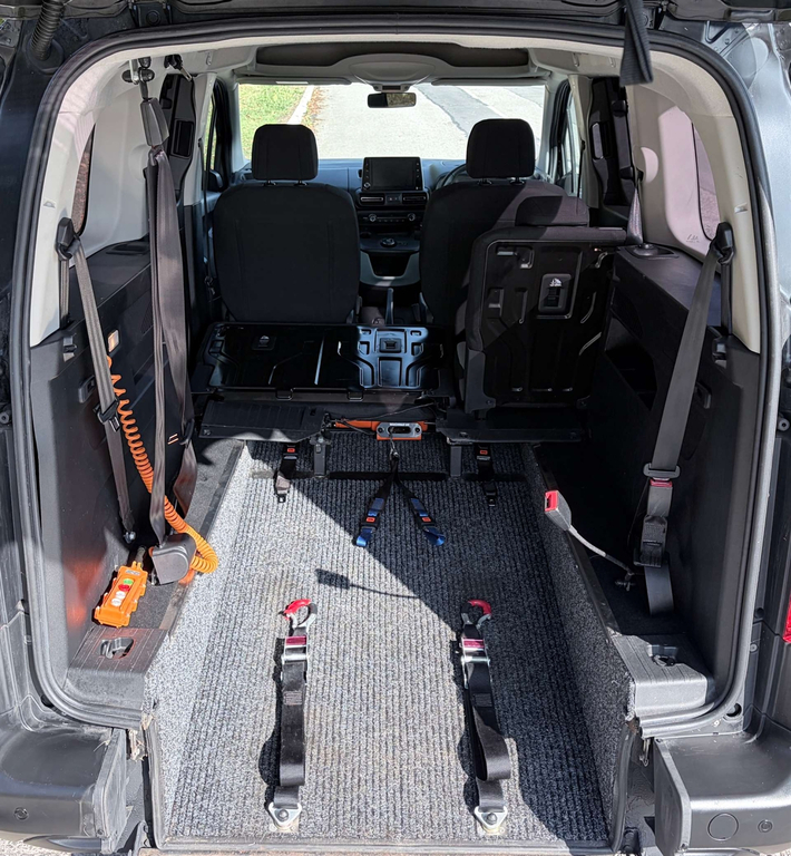 Citroen Berlingo Hdi 5 Seats Wheelchair Accessible Vehic #6