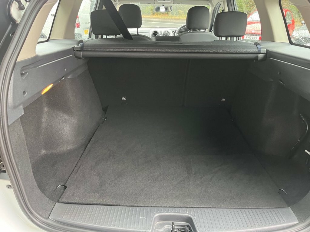Dacia Logan 1L Essential White #4