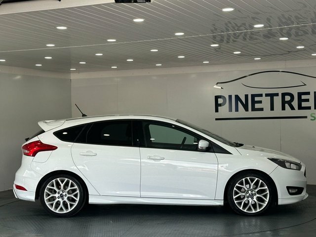 Ford Focus 1.0T Ecoboost St-line Hatchback FD17SXK White #5