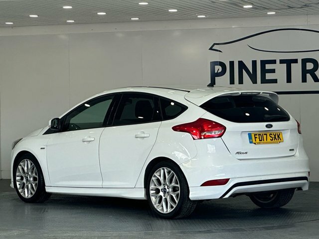 Ford Focus 1.0T Ecoboost St-line Hatchback FD17SXK White #6