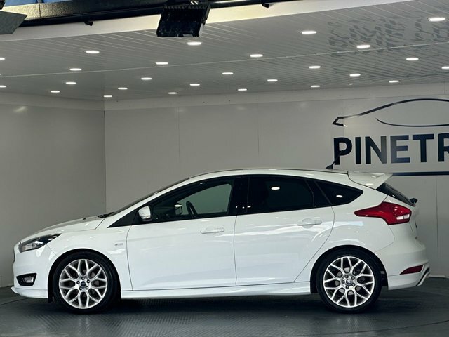Ford Focus 1.0T Ecoboost St-line Hatchback FD17SXK White #4