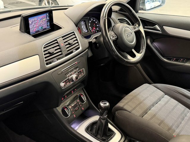 Audi Q3 Suv 2.0 White #17
