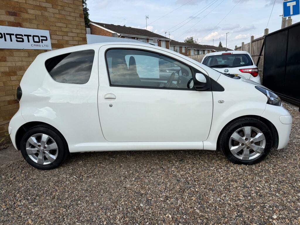 Toyota Aygo Go White #4