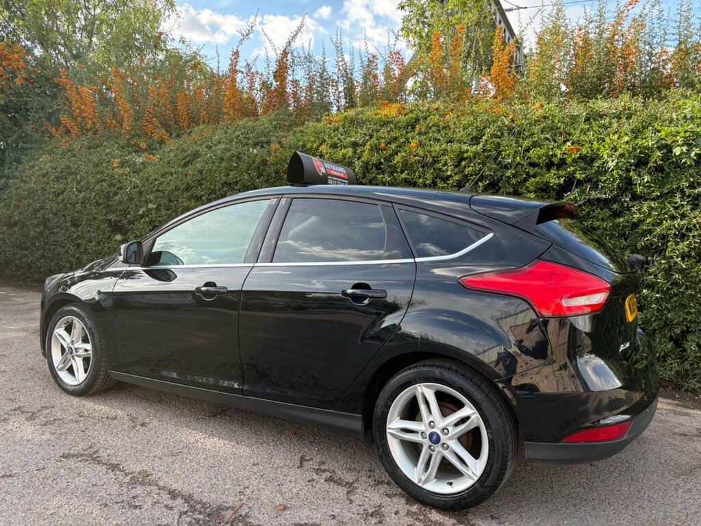 Ford Focus Hatchback Grey #9
