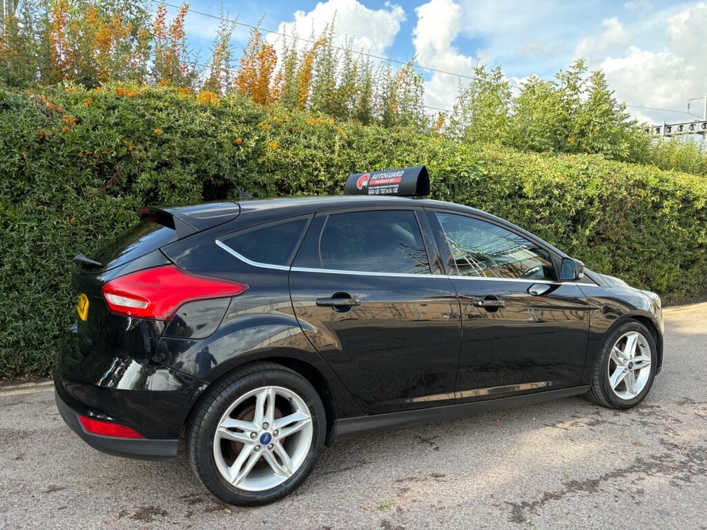 Ford Focus Hatchback Grey #12