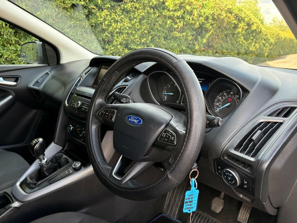 Ford Focus Hatchback Grey #16