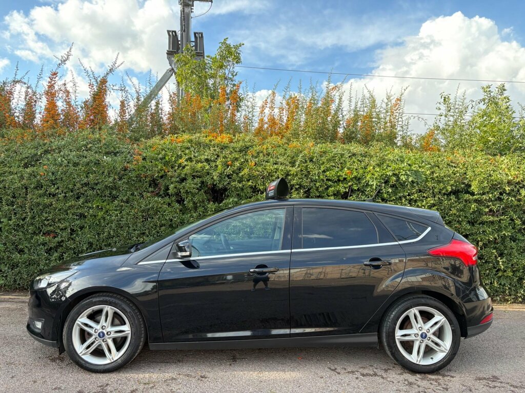 Ford Focus Hatchback Grey #8