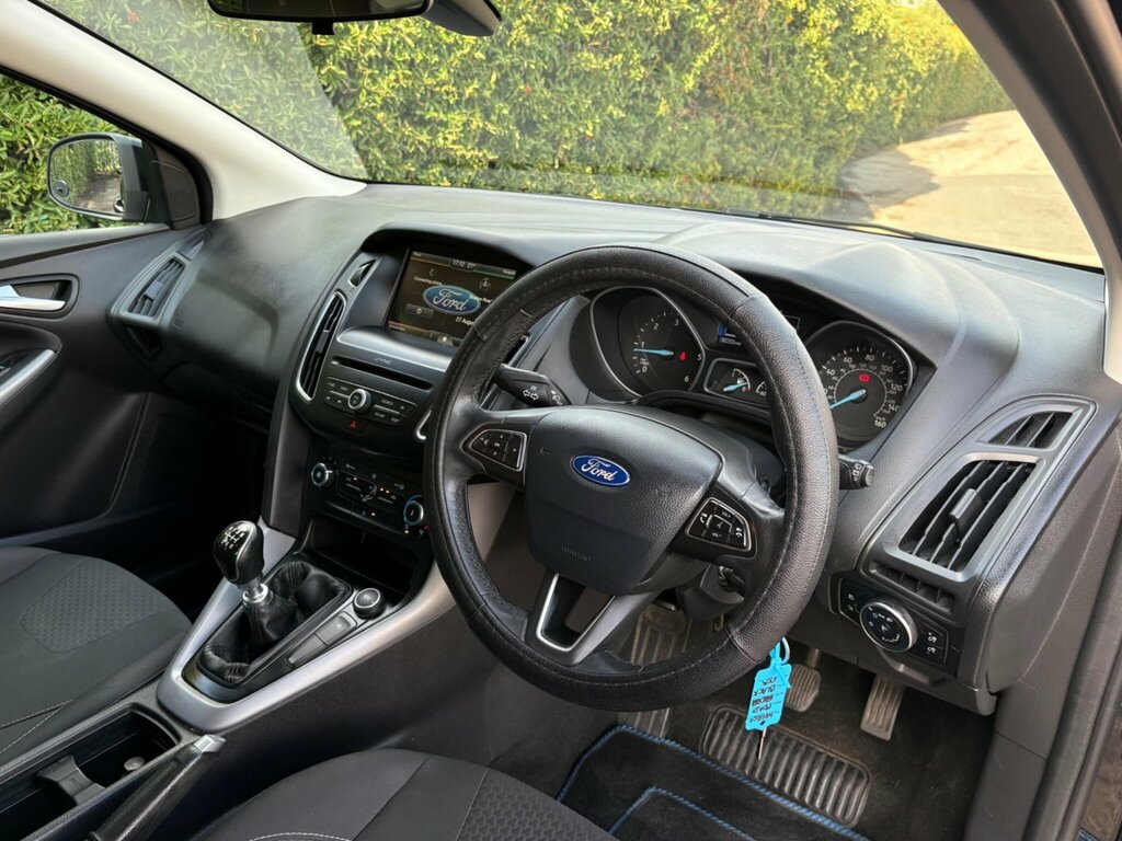 Ford Focus Hatchback Grey #15
