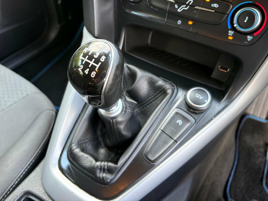 Ford Focus Hatchback Grey #19