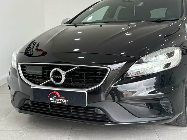 Volvo V40 D2 R-design Edition Hatchback KO19YYE Black #3