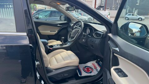 MG GS Hatchback White #9