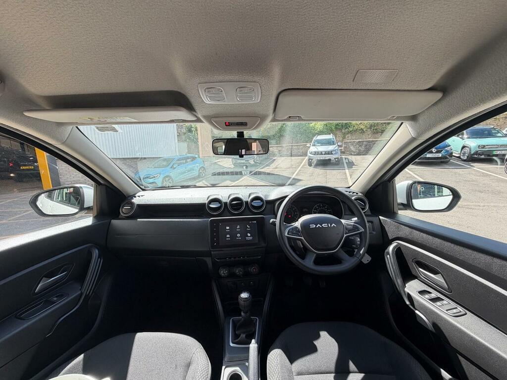 Dacia Duster Estate Expression WG23HPY White #3