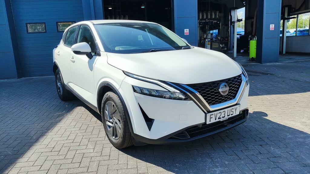 Nissan Qashqai 1.3 Dig-t Mhev Acenta Premium Euro 6 Ss White