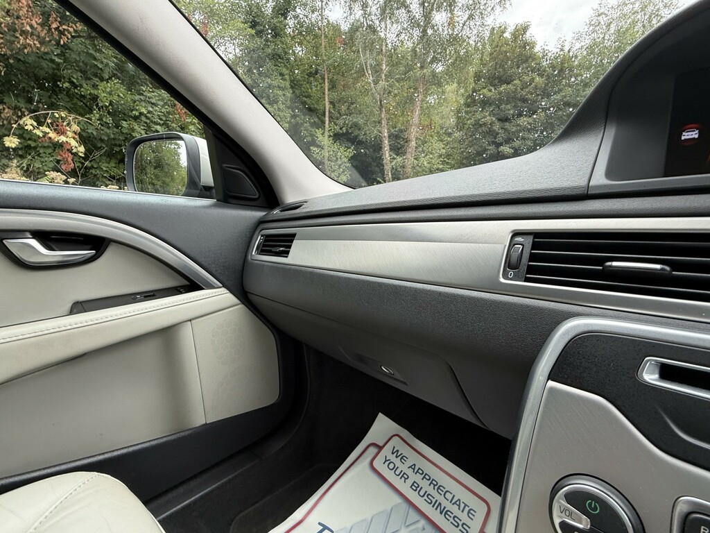Volvo XC70 Estate Black #30