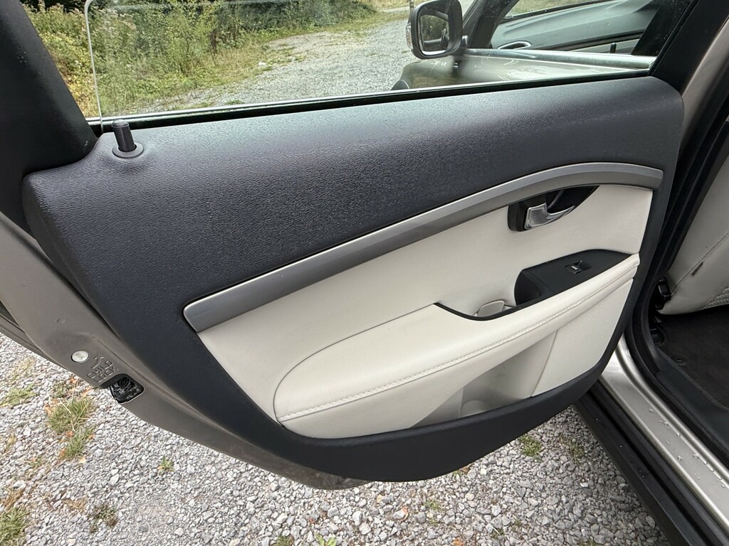 Volvo XC70 Estate Black #15