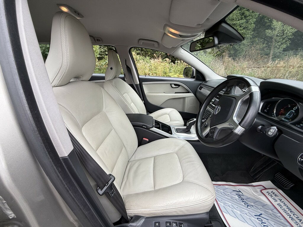 Volvo XC70 Estate Black #19