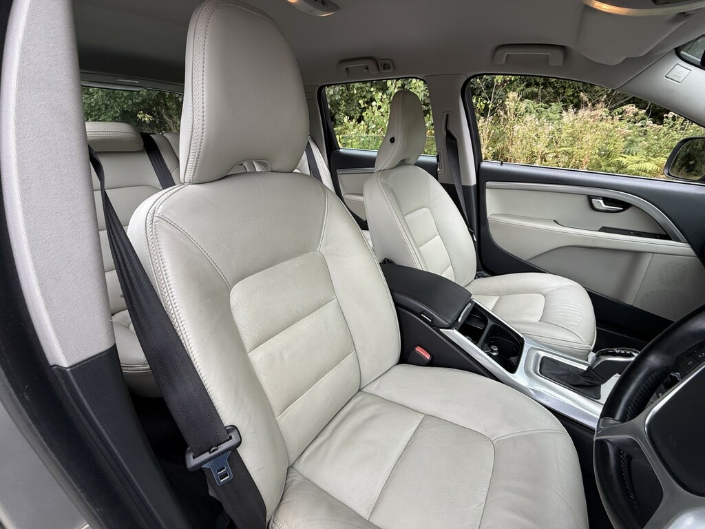 Volvo XC70 Estate Black #22