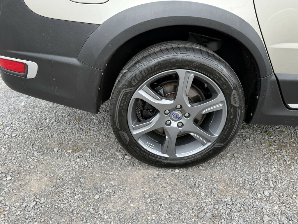 Volvo XC70 Estate Black #9