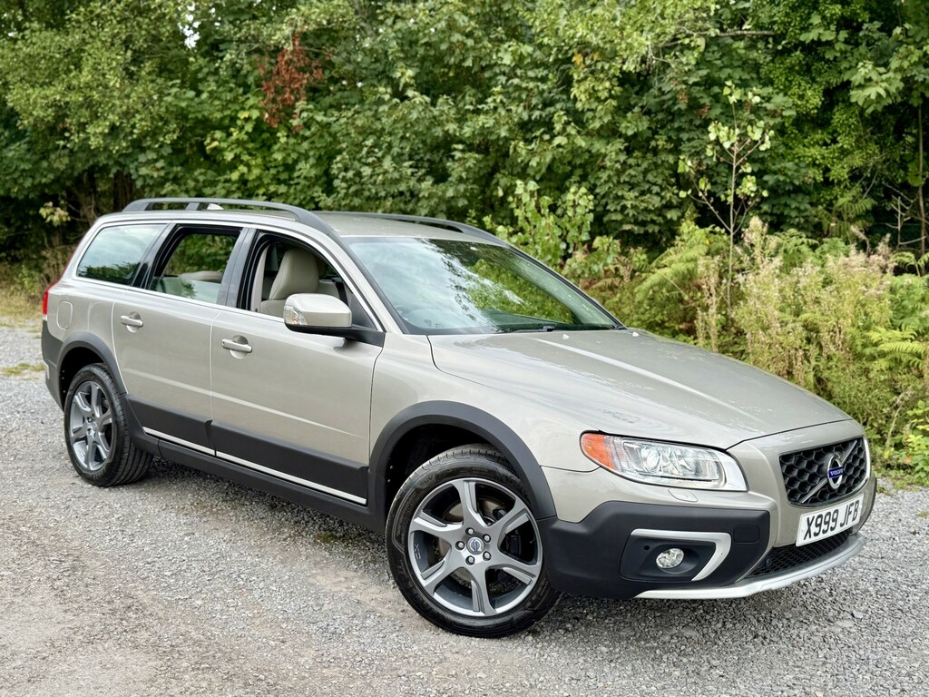 Volvo XC70 Estate 2.4 D5se Lux Awd12svs-xenon-leather-5pot Gold