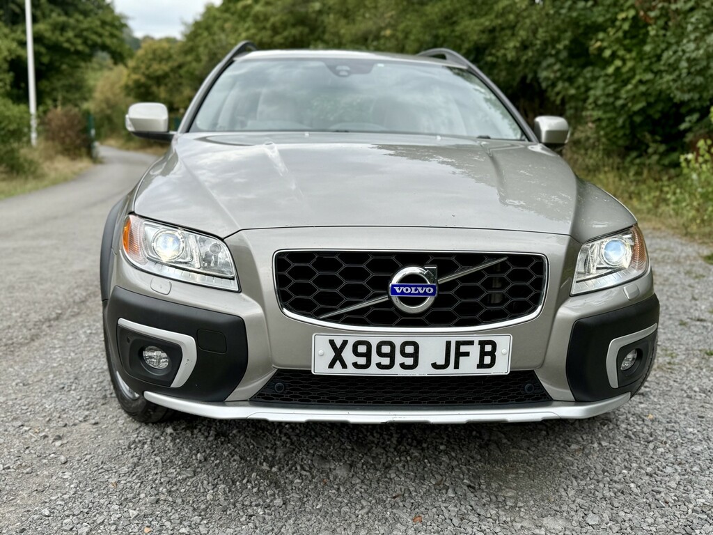 Volvo XC70 Estate 2.4 D5se Lux Awd12svs-xenon-leather-5pot Gold #3