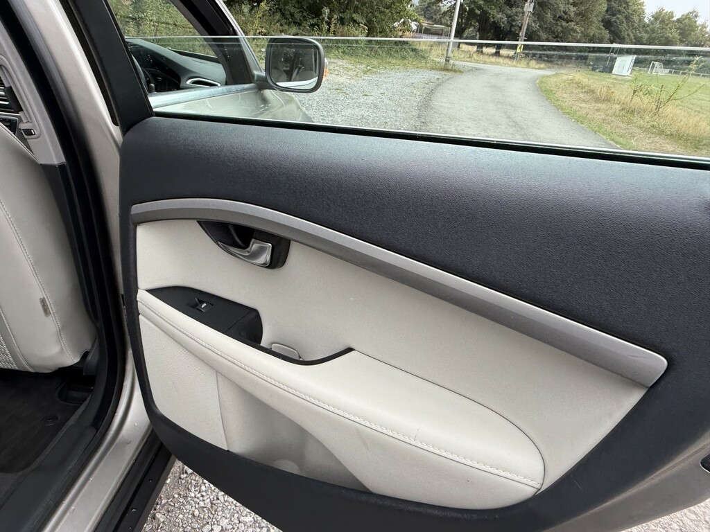 Volvo XC70 Estate Black #17