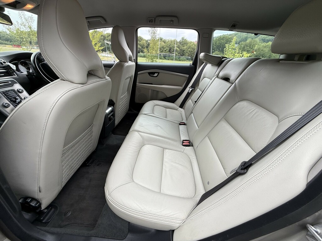 Volvo XC70 Estate Black #14