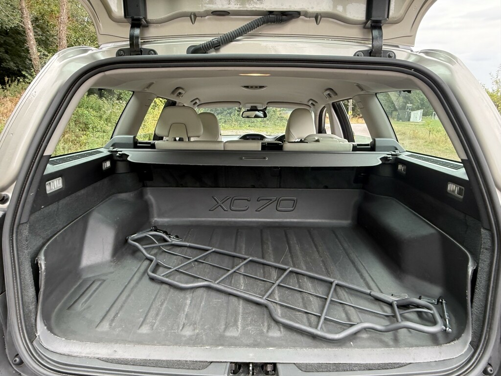 Volvo XC70 Estate Black #13